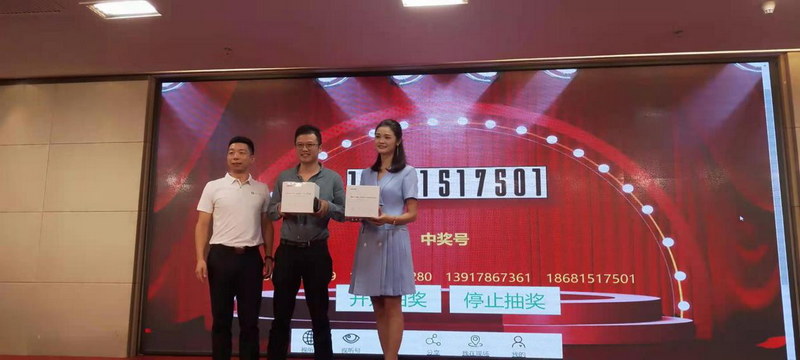 長沙創(chuàng)榮電子提供價(jià)值1099元投影機(jī)兩臺